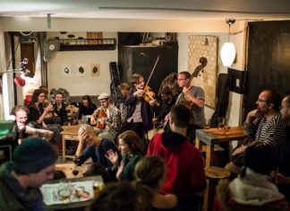 Fekete Kutya Ruin Bar in Budapest Budapest Ruin Bar Fekete Kutya Gastro Pub